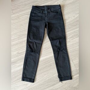 Uniqlo Women’s Midrise Black Skinny Jeans (ripped) size 24-25
